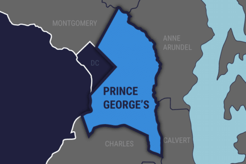 4 hurt in crash on Indian Head Highway